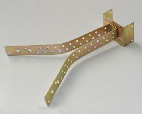 托木支架采用兩種孔徑多級孔洞設(shè)計(jì),方便安裝時根據(jù)現(xiàn)場情況調(diào)節(jié)高度.起到支撐作用和固定屋脊瓦的作用.